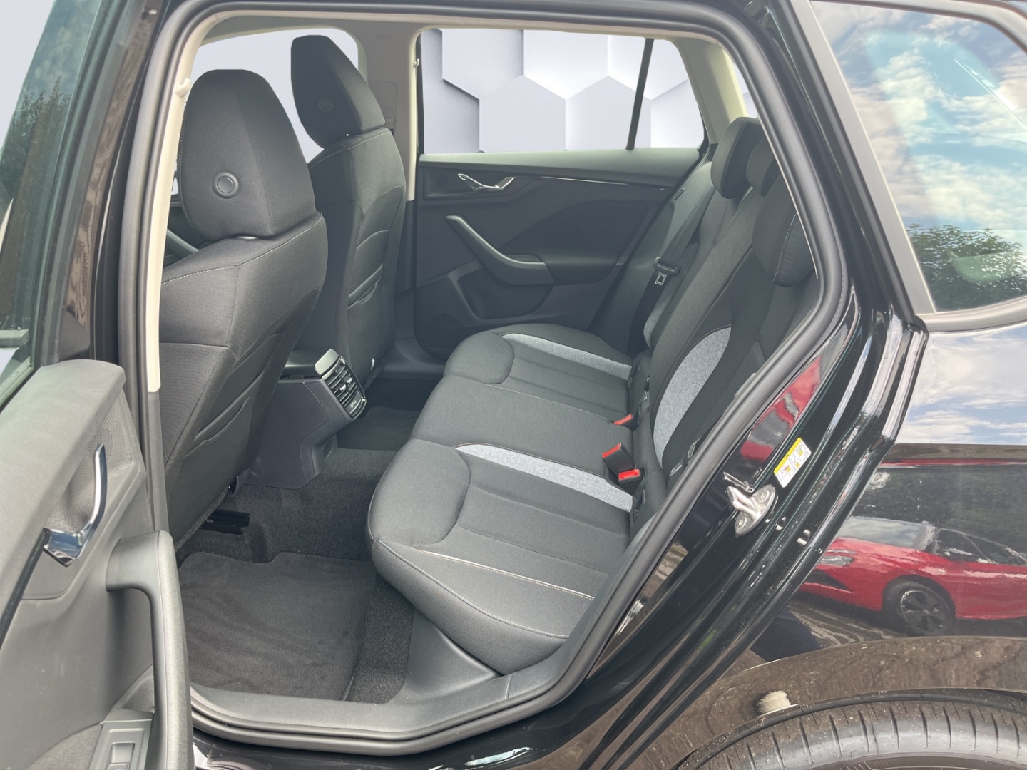 Kamiq Tour StandHZG AHK-klappbar Panorama Navi Digitales Cockpit 360 Kamera LED Blendfreies Fernl.