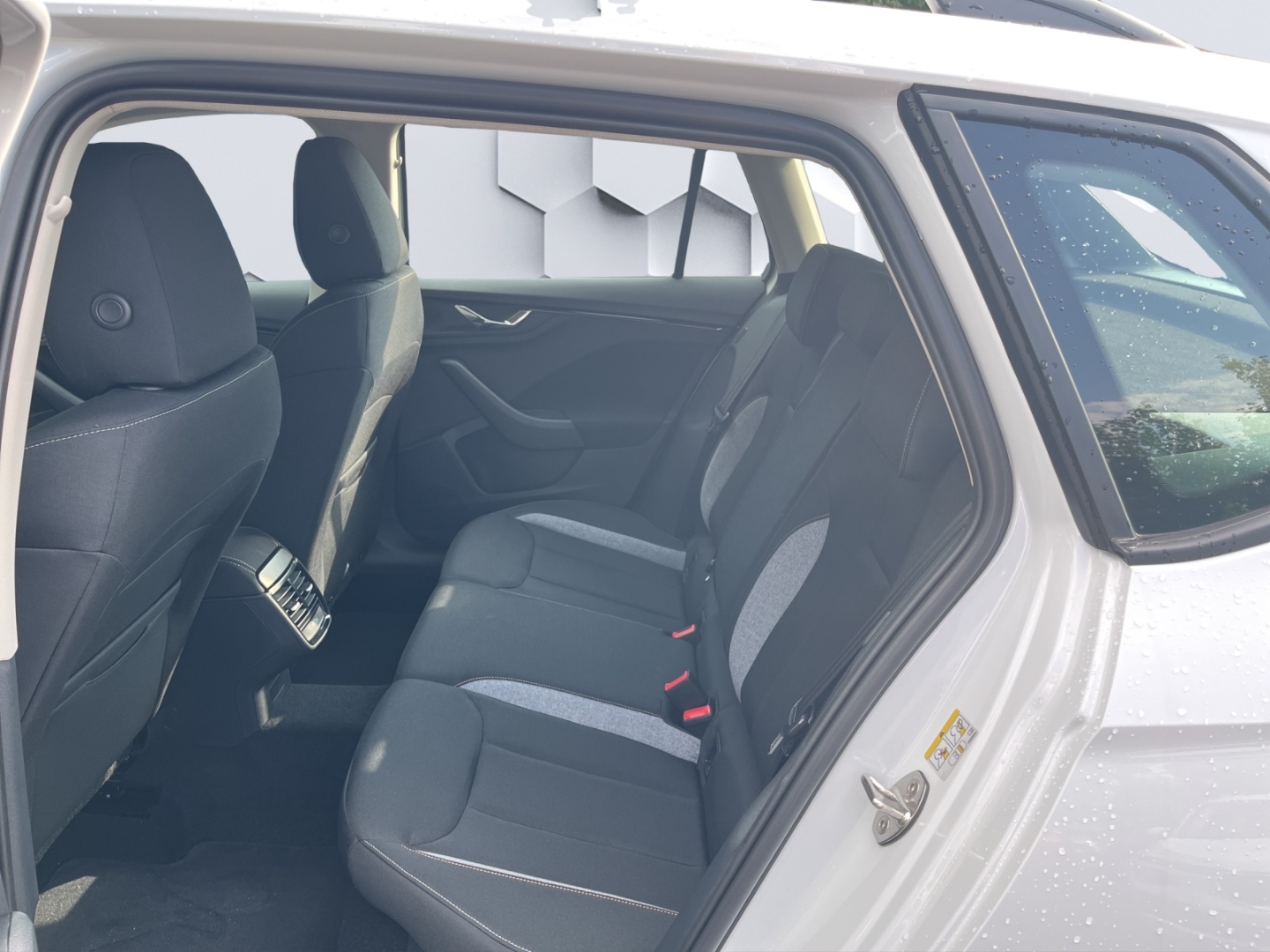 Kamiq Tour AHK-klappbar Digitales Cockpit LED Blendfreies Fernl. Kurvenlicht Sperrdiff.