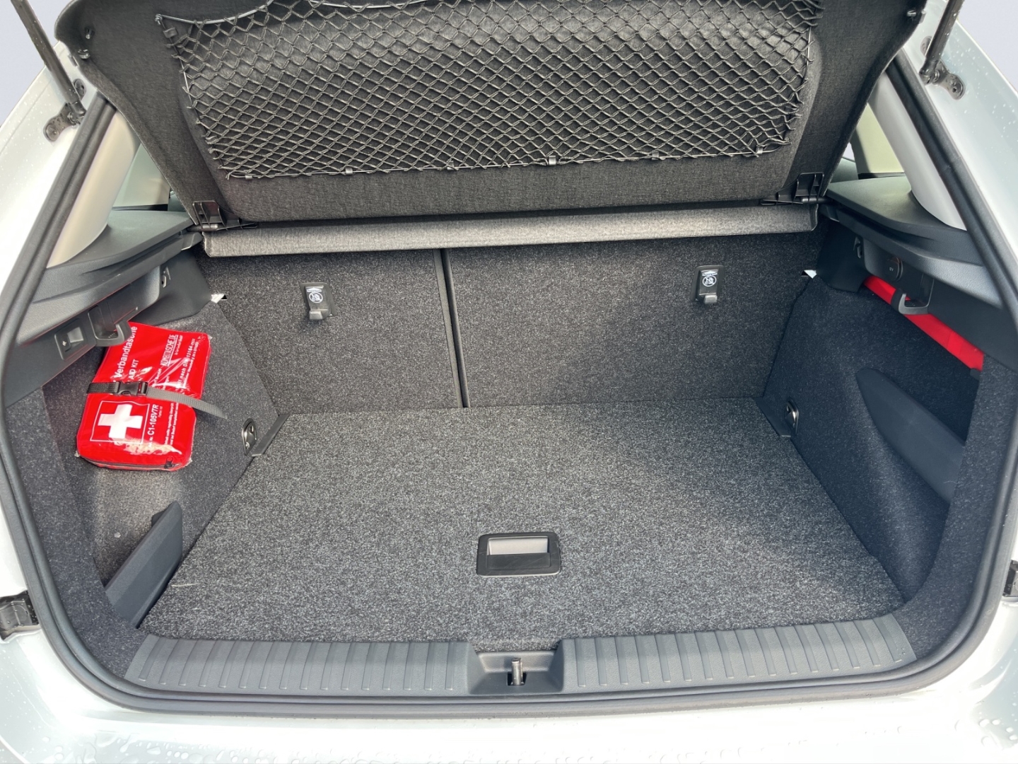 Kamiq Tour AHK-klappbar Digitales Cockpit LED Blendfreies Fernl. Kurvenlicht Sperrdiff.