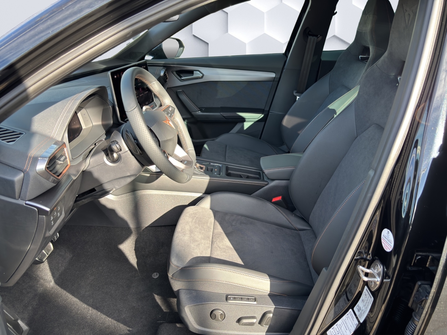 Formentor 1.5l TSI e-Hybrid AHK-klappbar Navi Digit. Cockpit Memory Sitze 360 Kamera AD