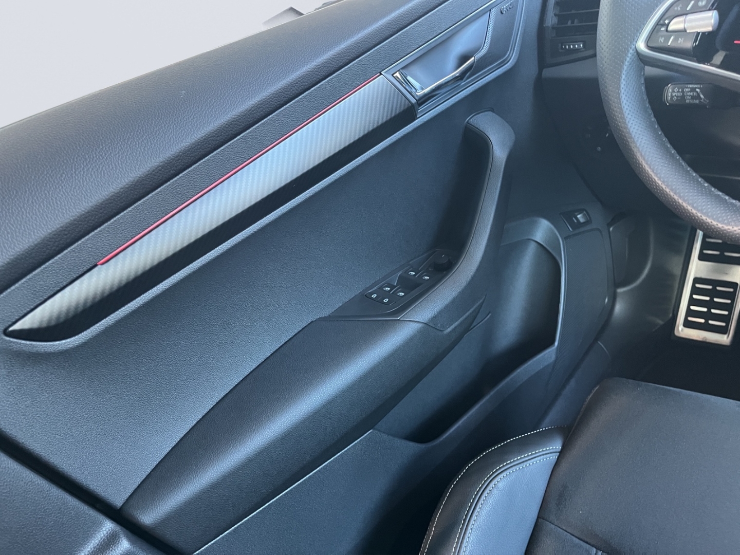 Karoq Sportline Sportpaket AD AHK-el. klappb. Navi Digitales Cockpit Soundsystem 360 Kamera