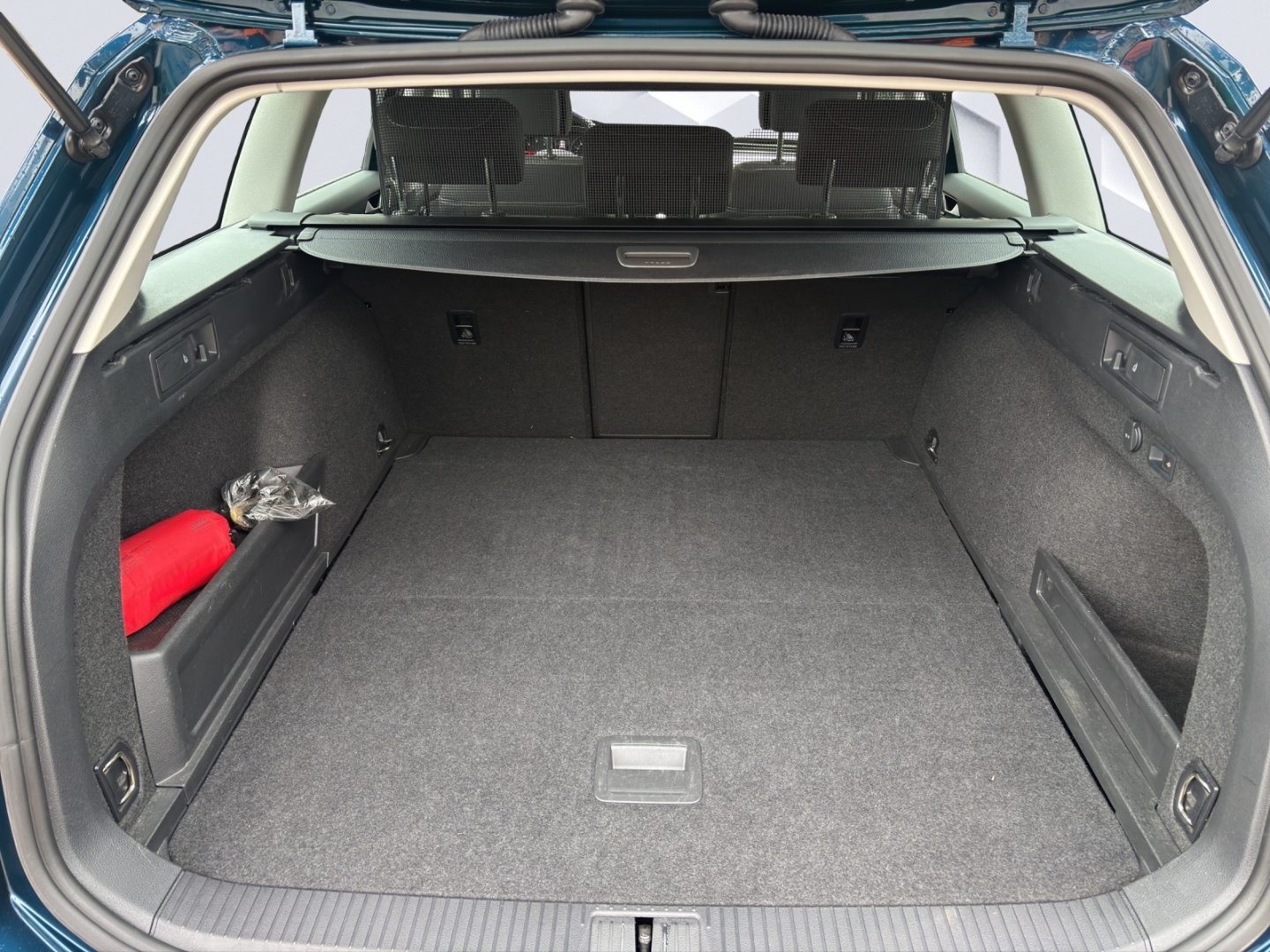 Passat Business 4Motion 2.0TDI 147kW AHZV MatrixLED ACC Rückfahrkamera Standheizung Sitzheizung