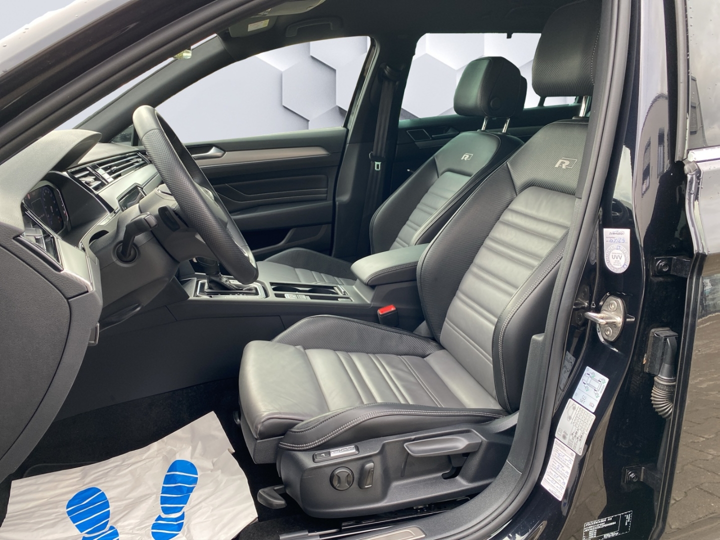 Passat Variant Elegance 1.5 TSI OPF 110 kW 7-Gang-DSG AHZV IQ-Light Navi Digital Cockpit R-Line