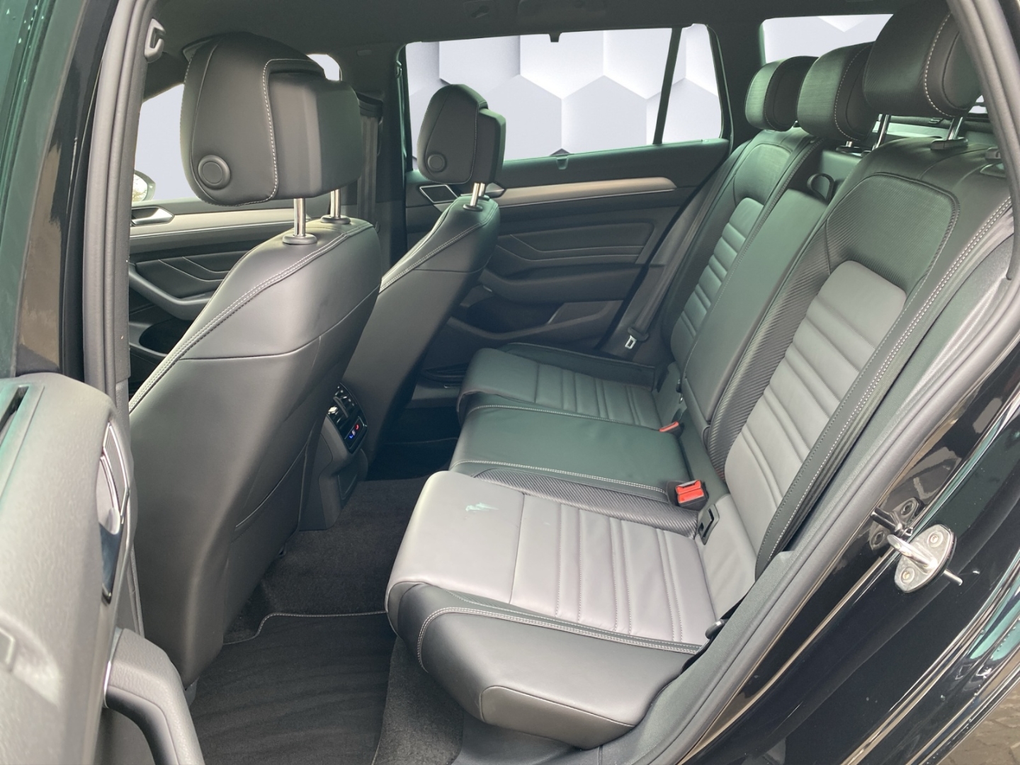 Passat Variant Elegance 1.5 TSI OPF 110 kW 7-Gang-DSG AHZV IQ-Light Navi Digital Cockpit R-Line