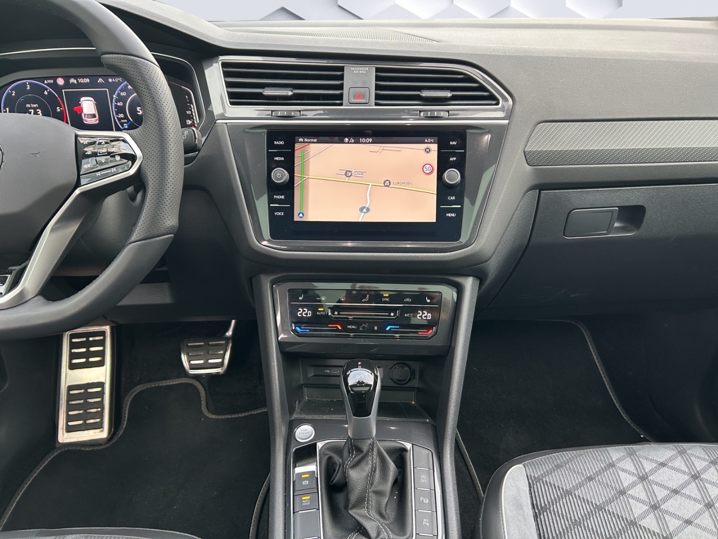 Tiguan Allspace R-Line 2.0 TDI DSG StHz 7.Sitzer