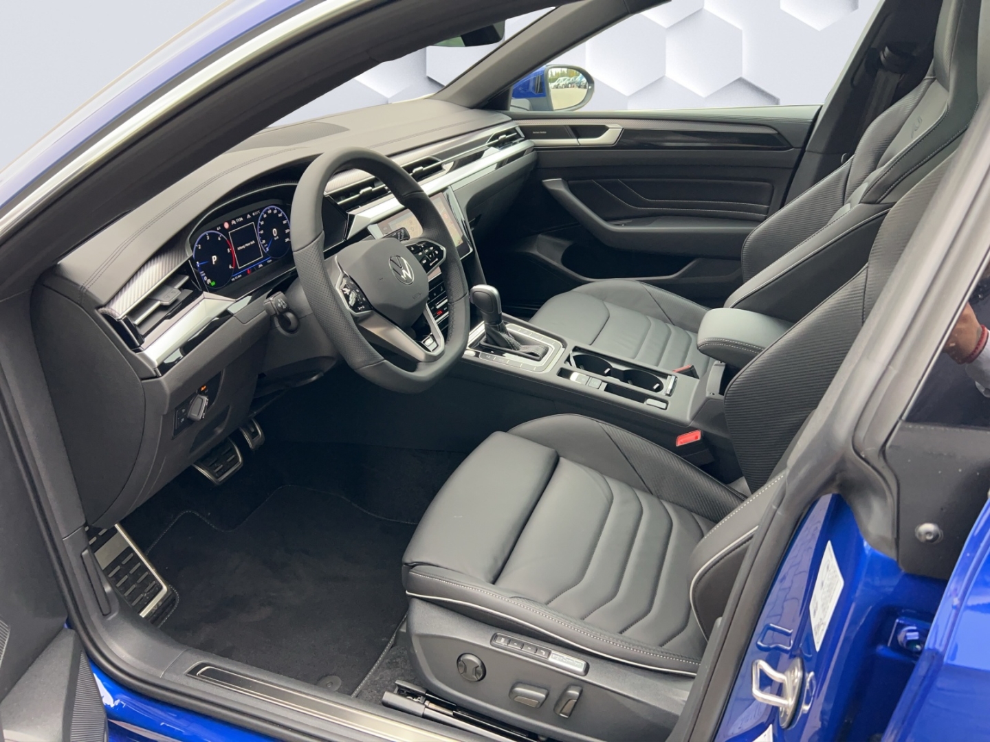 Arteon 4Motion R-Line 2.0l TDI DSG StHz Leder W+S Reifen