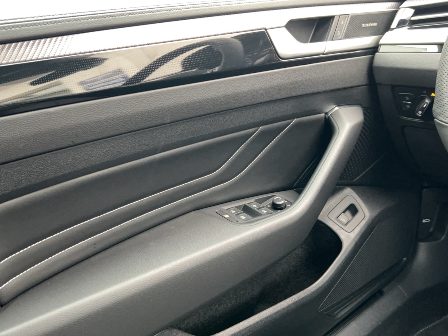 Arteon 4Motion R-Line 2.0l TDI DSG StHz Leder W+S Reifen