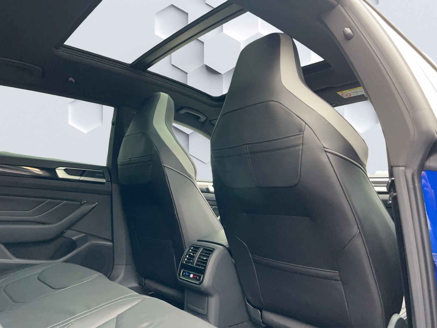 Arteon 4Motion R-Line 2.0l TDI DSG StHz Leder W+S Reifen