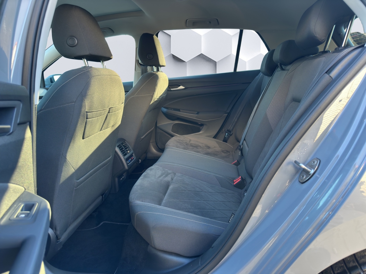 Golf VIII Mildhybrid EU6d-T Style 1.5 eTSI MatrixLED PanoDach HuD ParkAssist ACC Rückfahrkamera Standheizung Sitzheiz