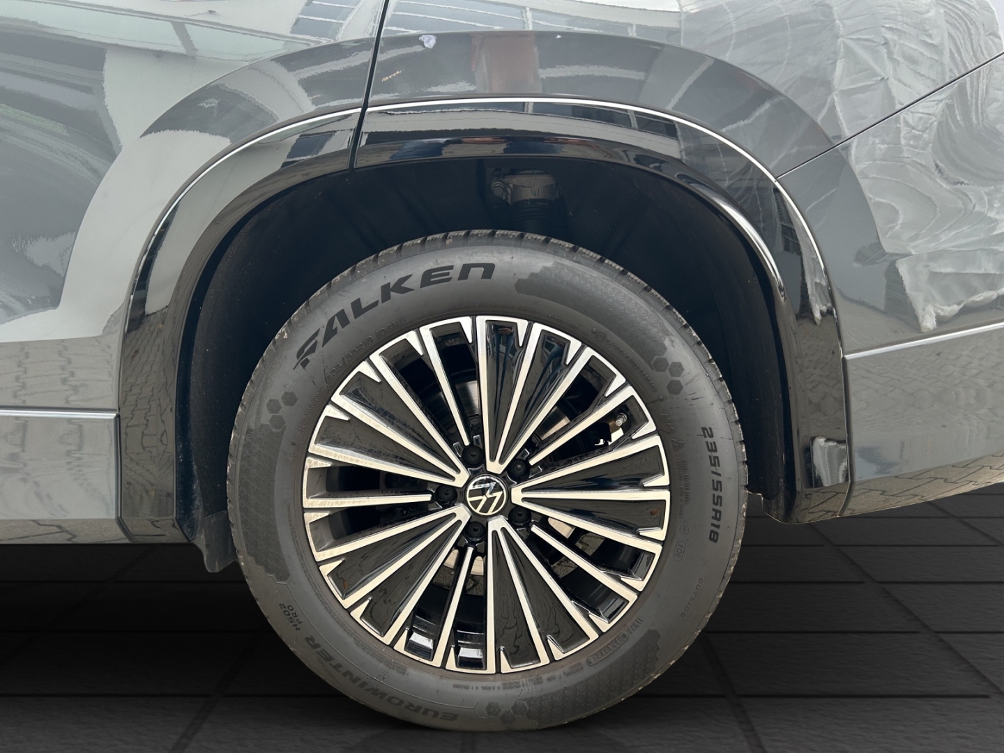 Tayron R-Line 2.0 TDI 4MOTION DSG AhK StHz W+S Reifen