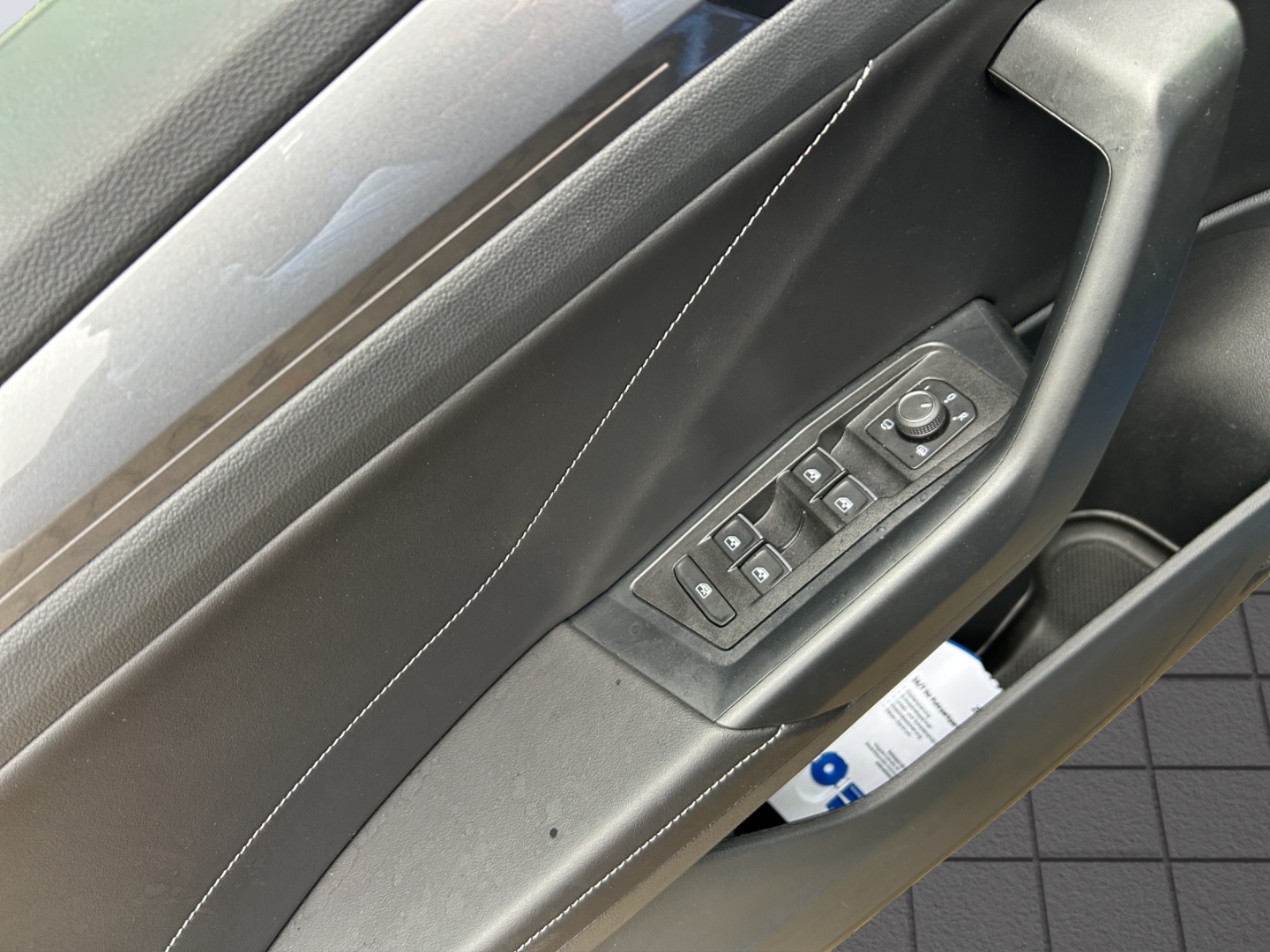 T-Roc 1.5l TSI DSG Navi IQ Light & Drive W+S Reifen