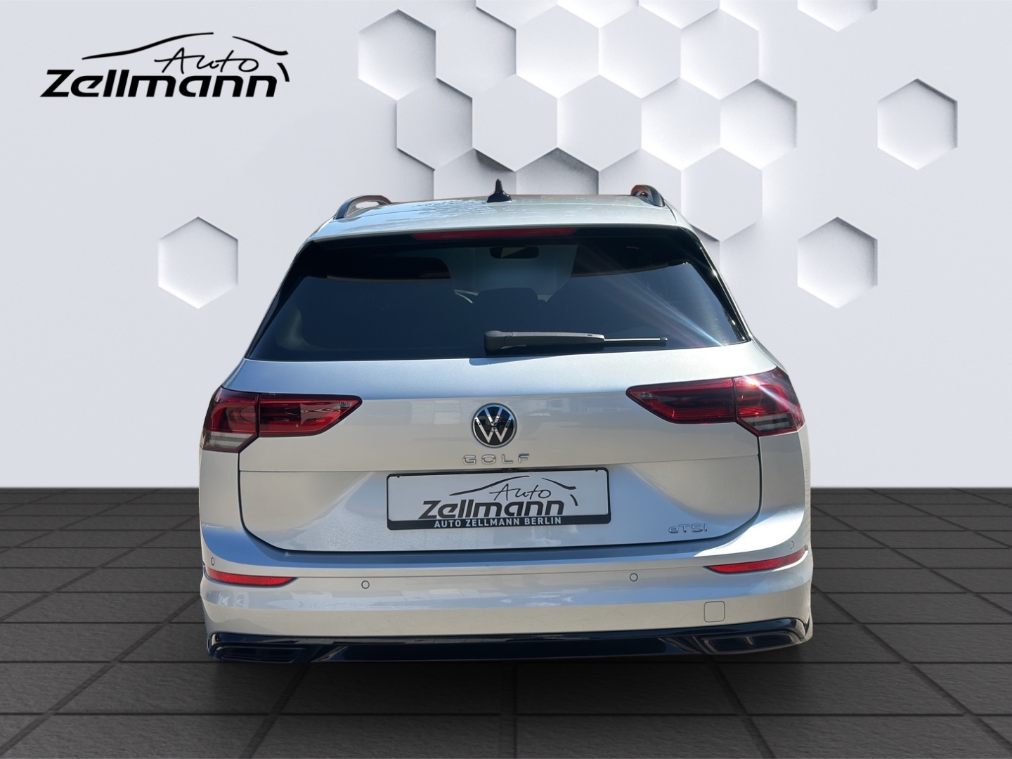 Golf Variant VIII Mildhybrid R-Line 1.5 eTSI DSG Black Style AHZV PDC Rückfahrkamera