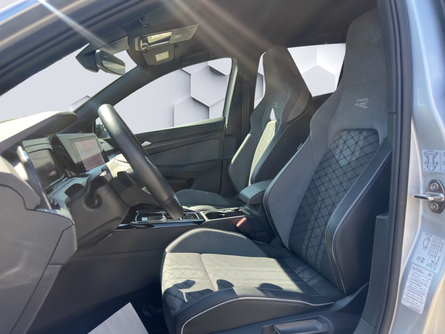 Golf Variant VIII Mildhybrid R-Line 1.5 eTSI DSG Black Style AHZV PDC Rückfahrkamera