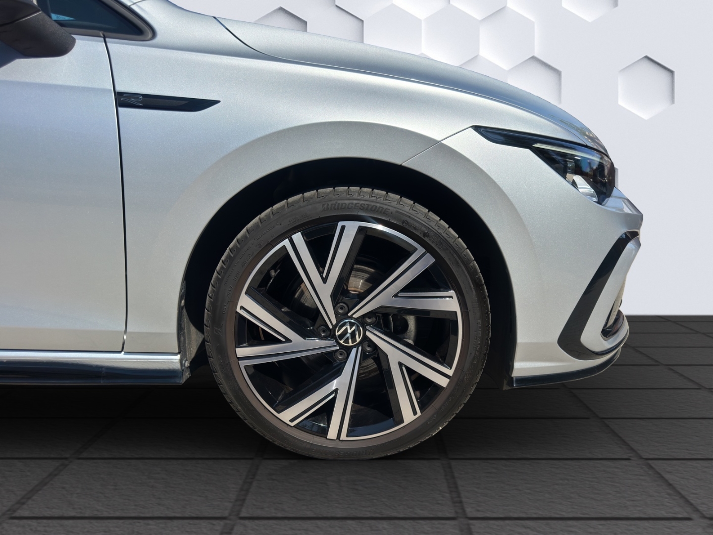 Golf Variant VIII Mildhybrid R-Line 1.5 eTSI DSG Black Style AHZV PDC Rückfahrkamera