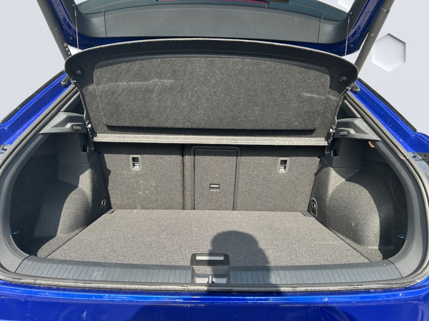 T-Roc R 2.0l TSI 4MOTION DSG El. Panodach Navi Leder AD AHK-abnehmbar Digitales Cockpit