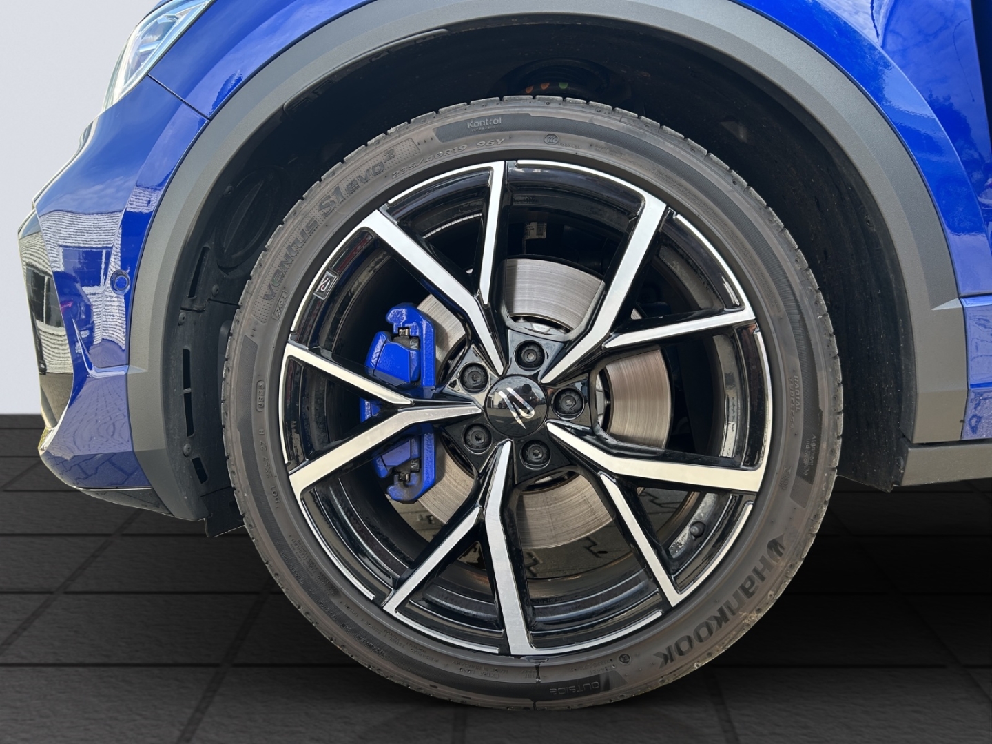 T-Roc R 2.0l TSI 4MOTION DSG El. Panodach Navi Leder AD AHK-abnehmbar Digitales Cockpit