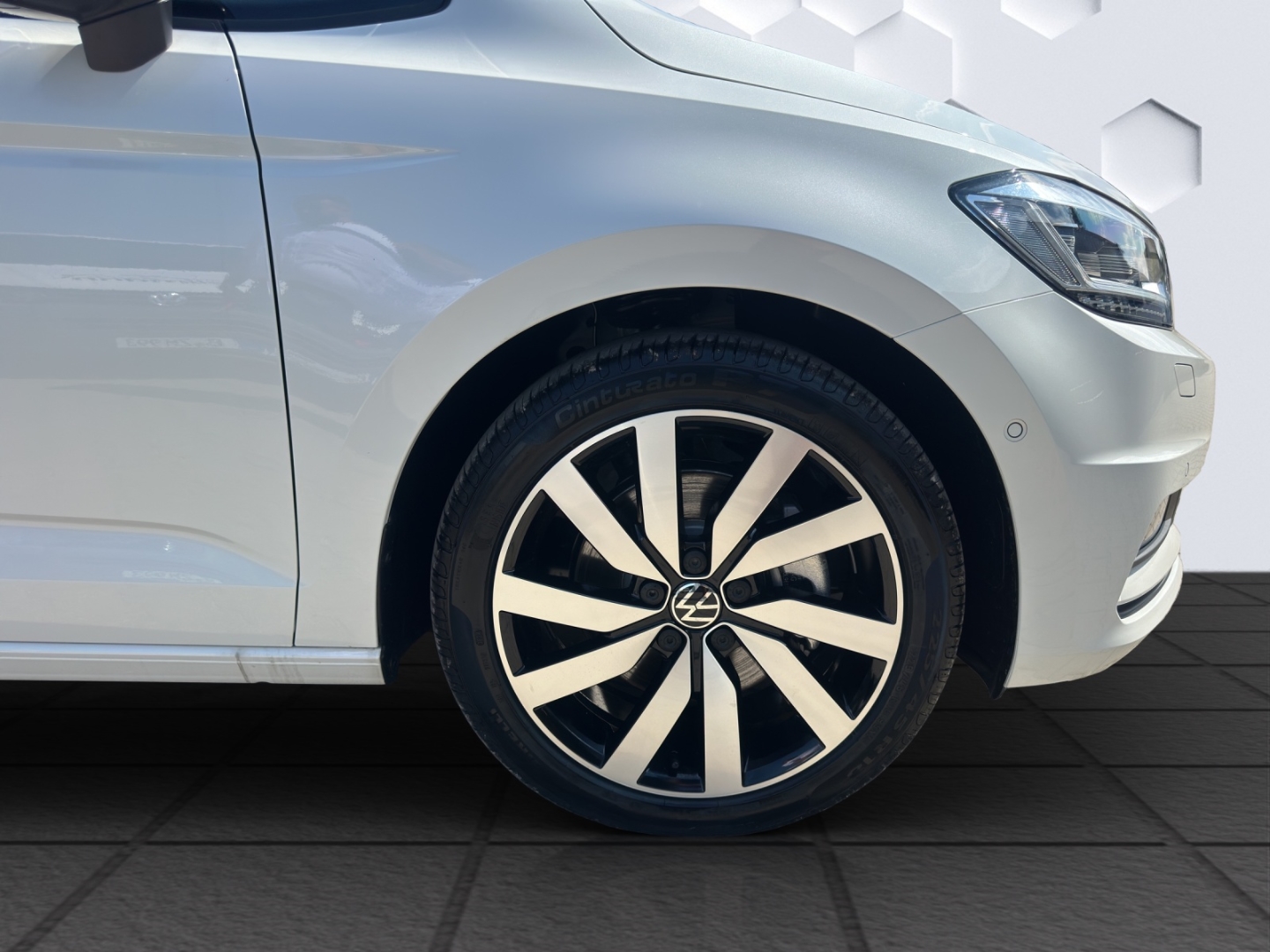 Touran Highline 1.5TSI 110kW DSG StHz Panodach Navi AHK