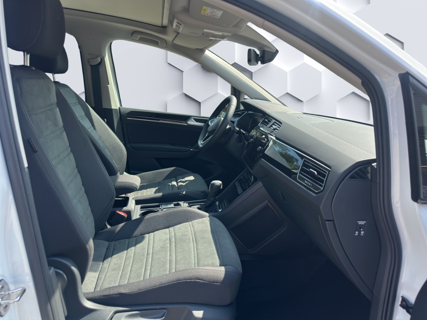 Touran Highline 1.5TSI 110kW DSG StHz Panodach Navi AHK