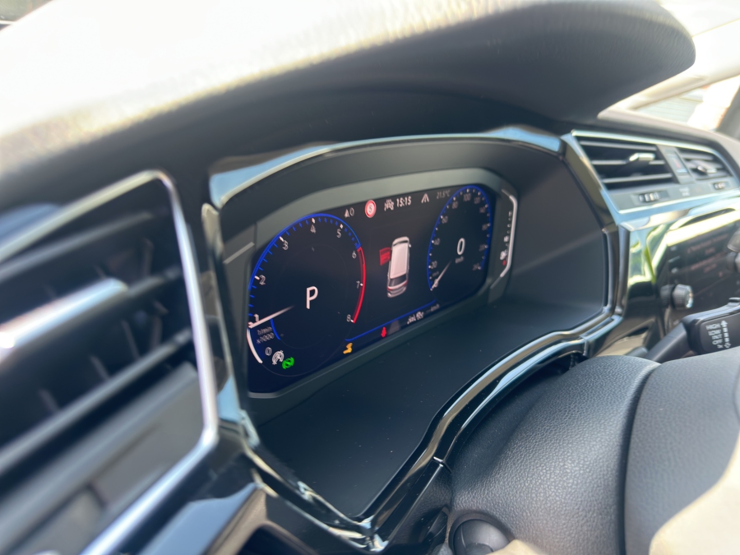 Touran Highline 1.5l DSG StHz Panodach Navi AHK