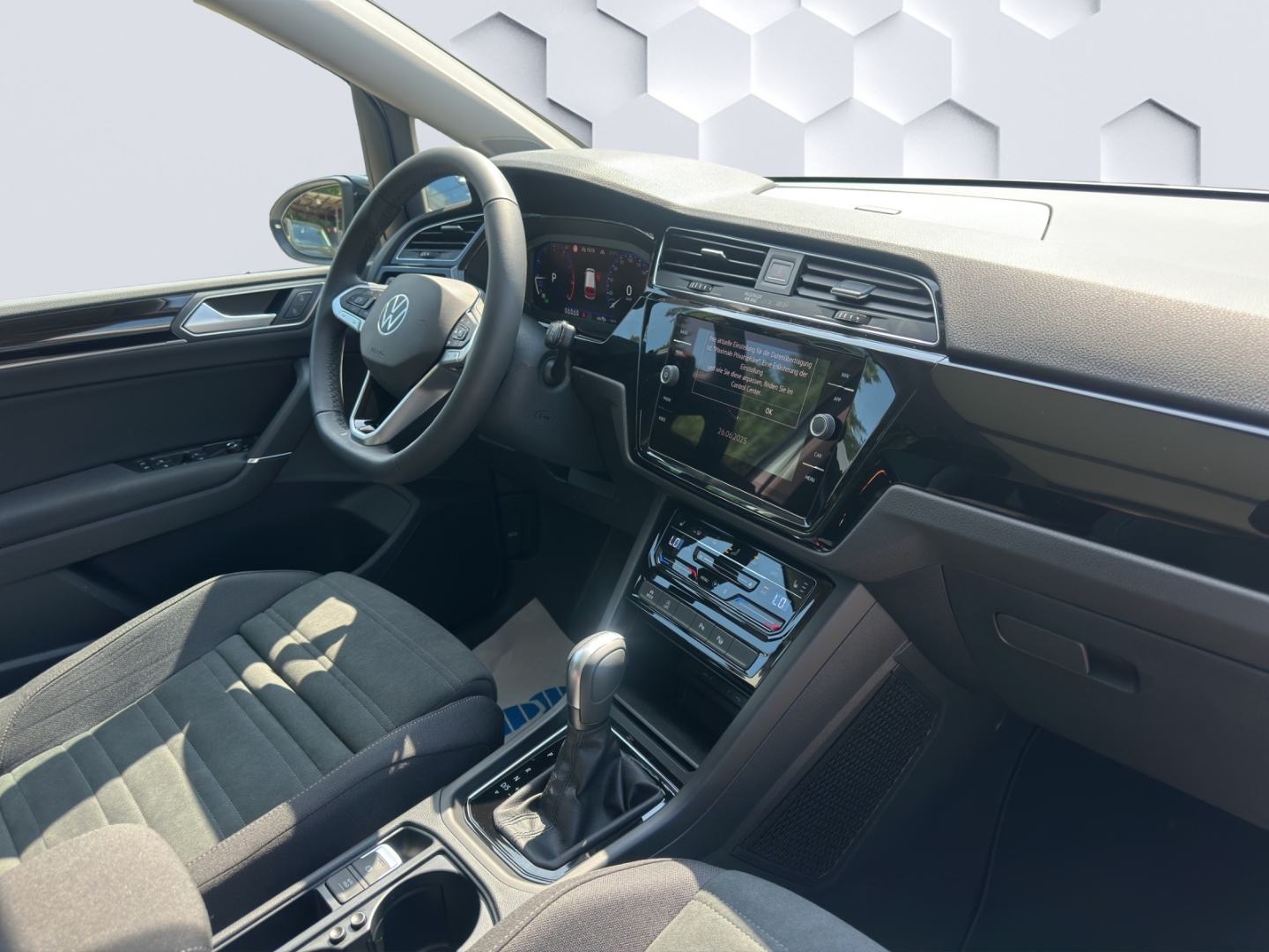 Touran Highline 1.5l DSG StHz Panodach Navi AHK