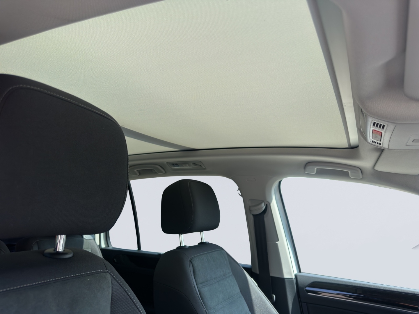 Touran Highline 1.5l DSG StHz Panodach Navi AHK