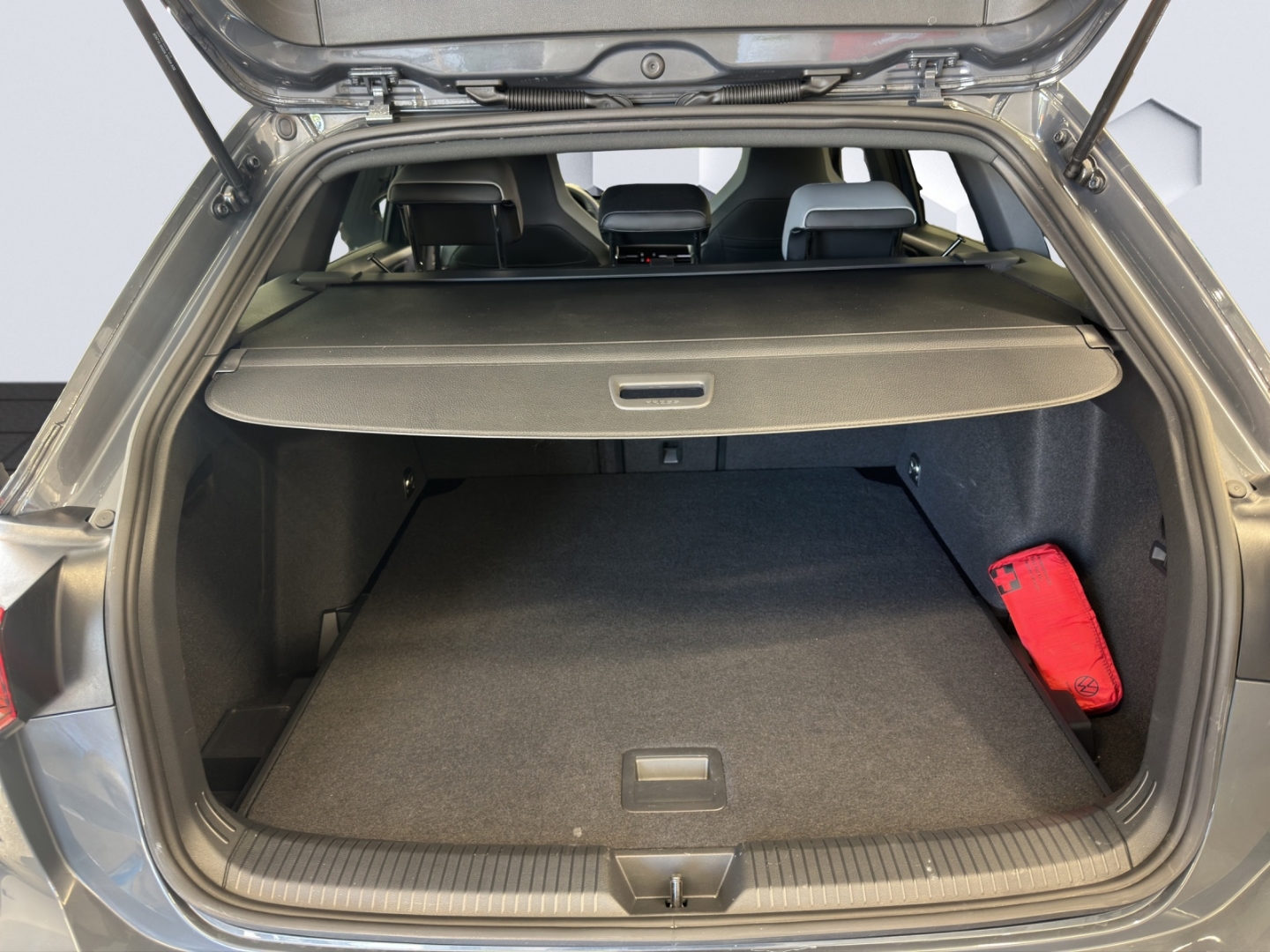 Golf Variant Mildhybrid VIII 1.5 eTSI R-Line DSG 96kW LED AHZV Rückfahrkamera