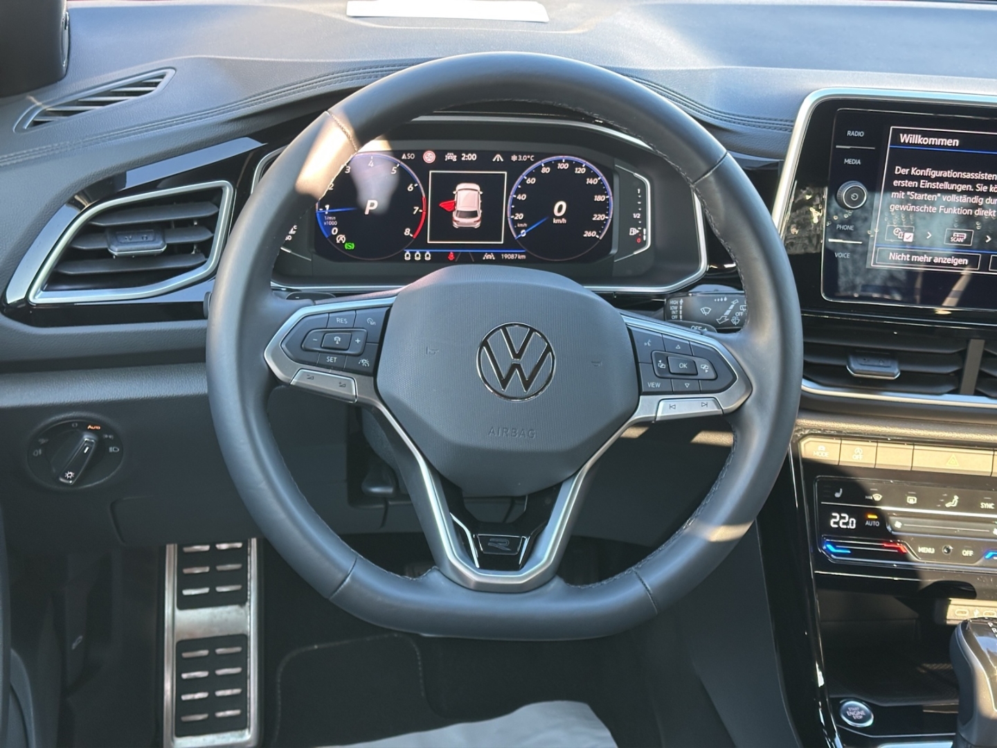 T-Roc 1.5 TSI R-Line DSG AHZV LED PDC Rückfahrkamera