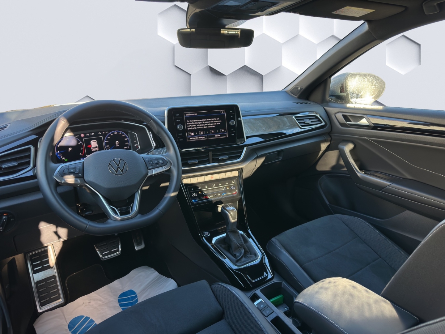 T-Roc 1.5 TSI R-Line DSG AHZV LED PDC Rückfahrkamera