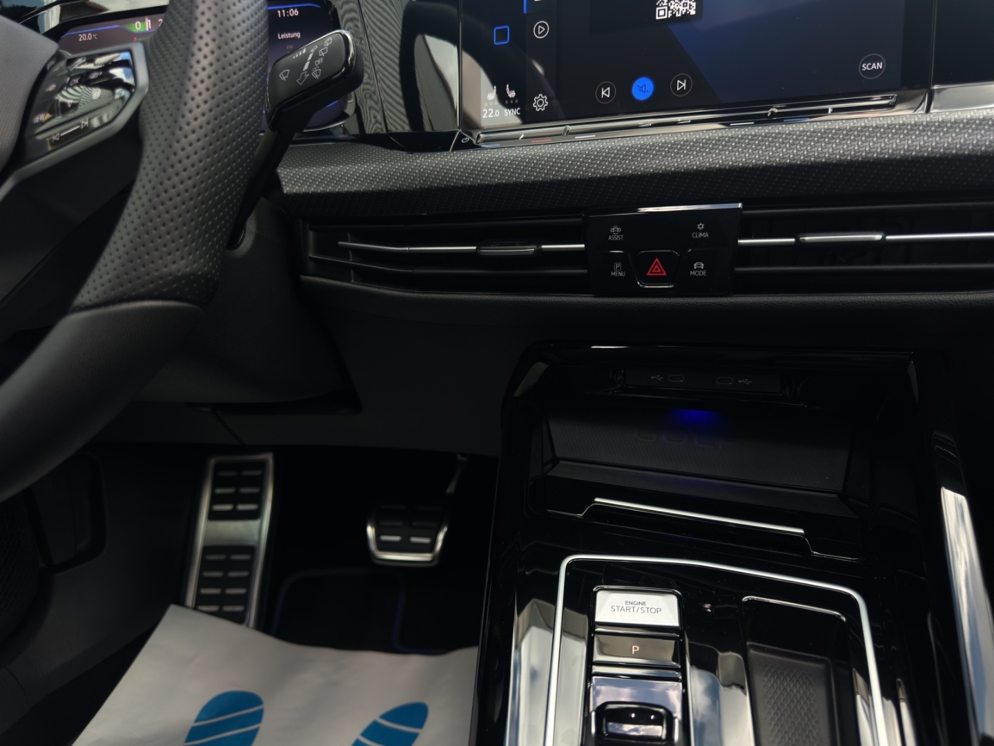 Golf R VIII 2.0 TSI 4Motion LED PanoDach HuD Rückfahrkamera