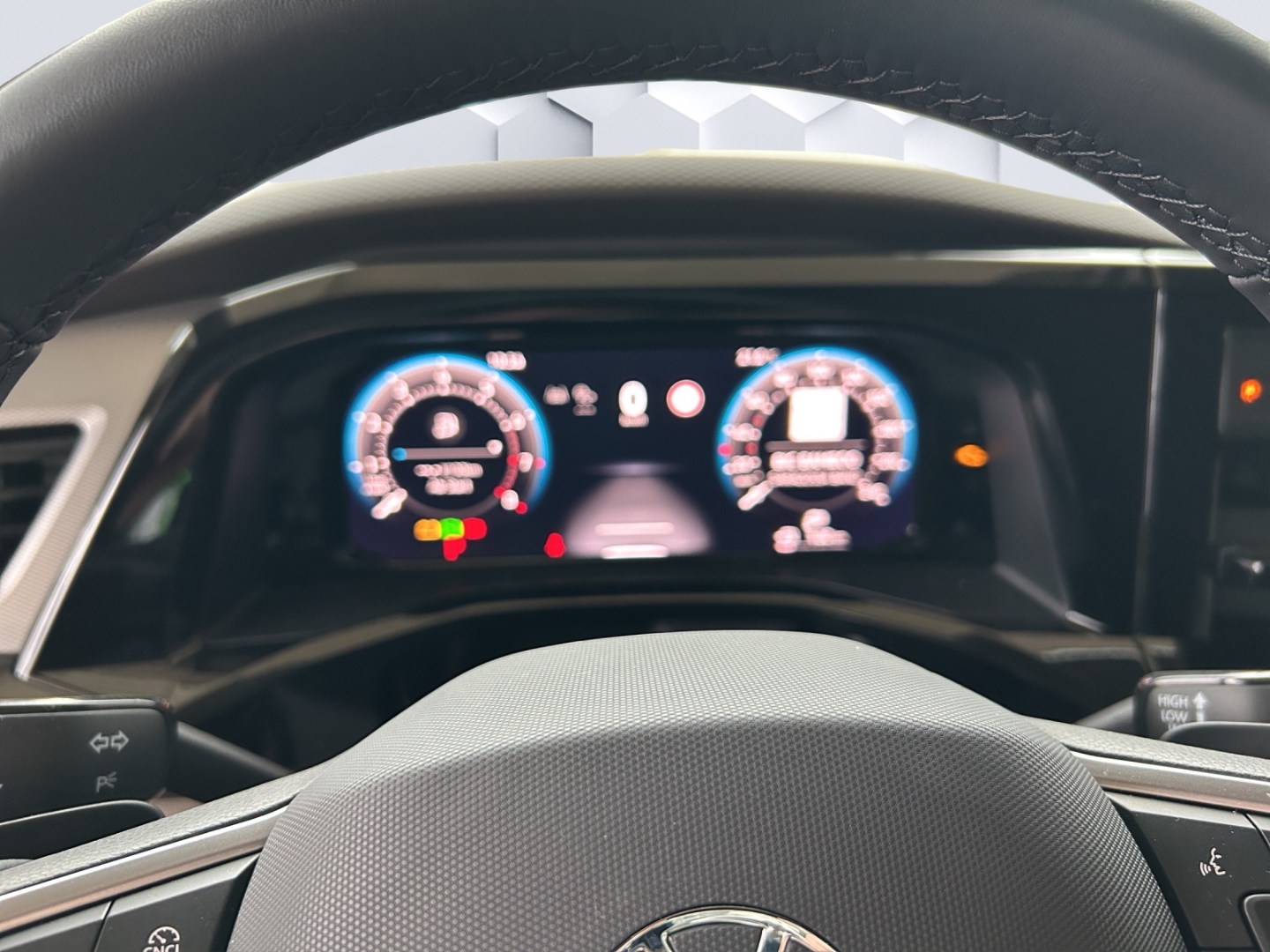 T7 California Beach Tour 2,0l TSI DSG StandHZG AHK Navi Klimaautom SHZ Keyless Verkehrszeichenerk.