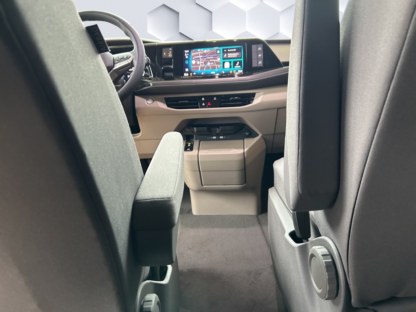 T7 California Beach Tour 2,0l TSI DSG StandHZG AHK Navi Klimaautom SHZ Keyless Verkehrszeichenerk.