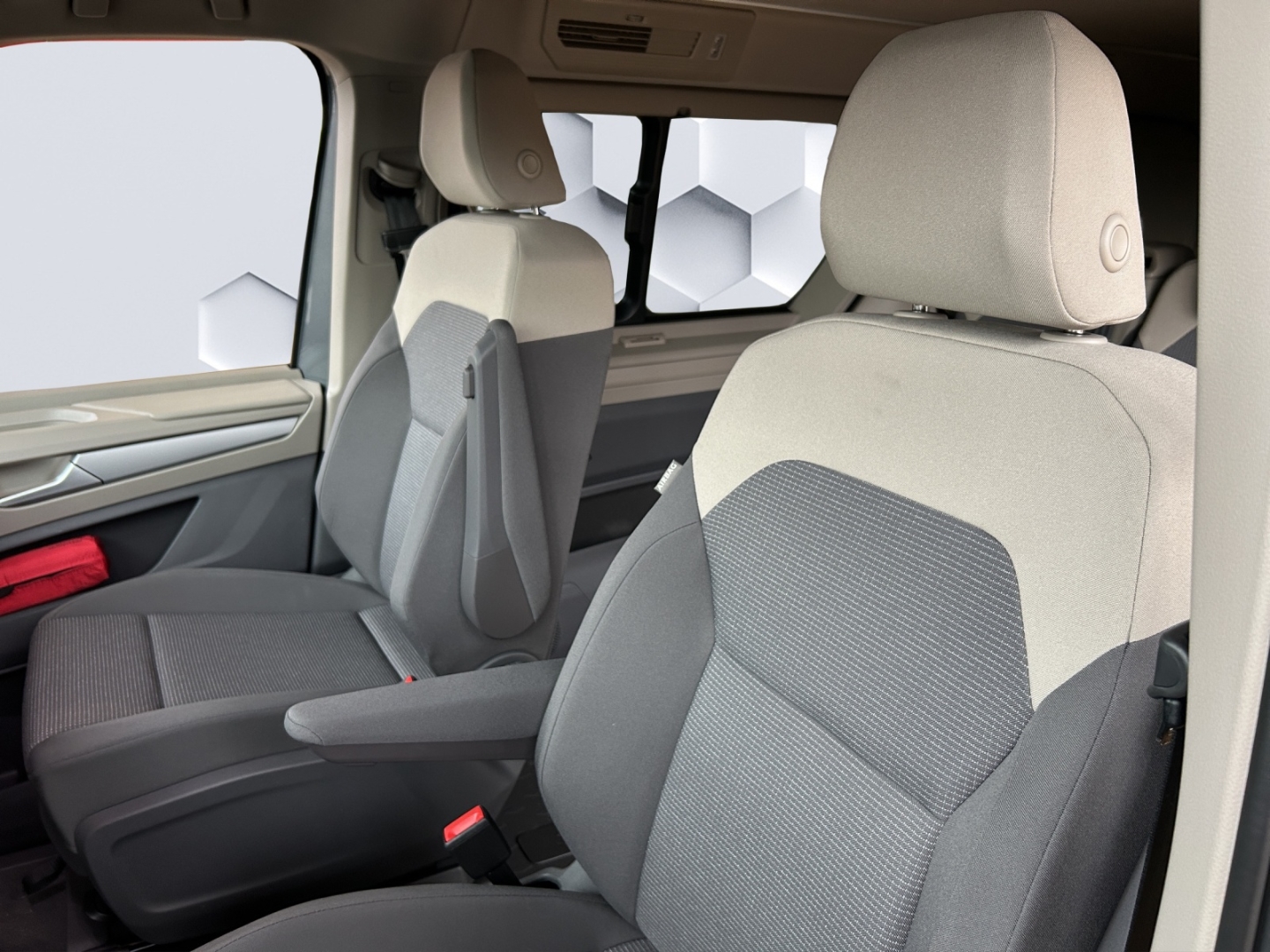 T7 California Beach Tour 2,0l TSI DSG StandHZG AHK Navi Klimaautom SHZ Keyless Verkehrszeichenerk.