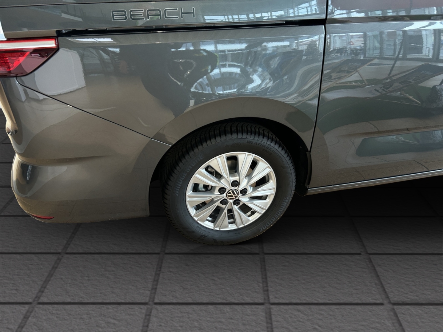 T7 California Beach Tour 2,0l TSI DSG StandHZG AHK Navi Klimaautom SHZ Keyless Verkehrszeichenerk.