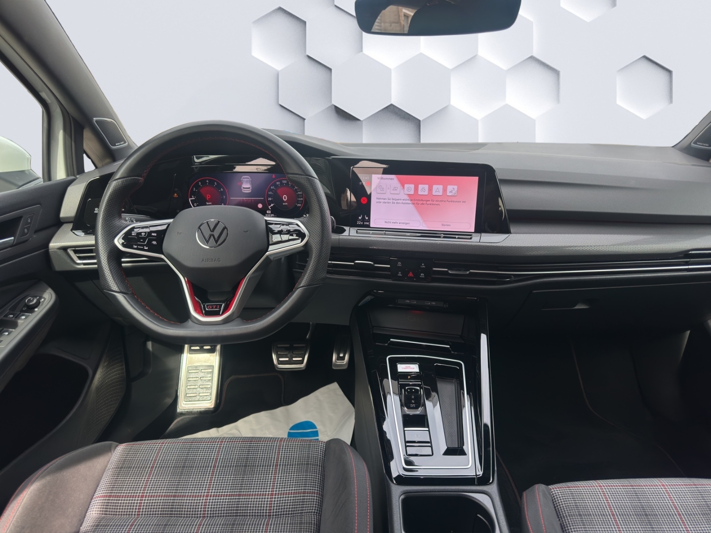 Golf GTI 2.0 TSI DSG 180kW LED AHZV Sitzheizung App-Connect