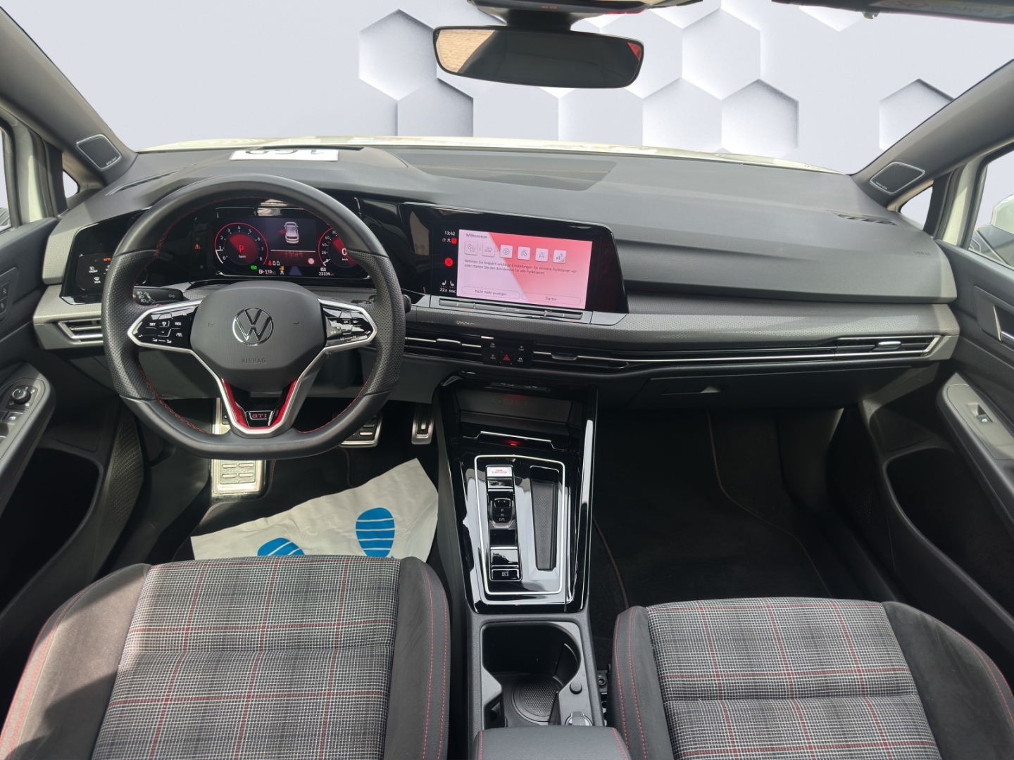 Golf GTI 2.0 TSI DSG 180kW LED AHZV Sitzheizung App-Connect
