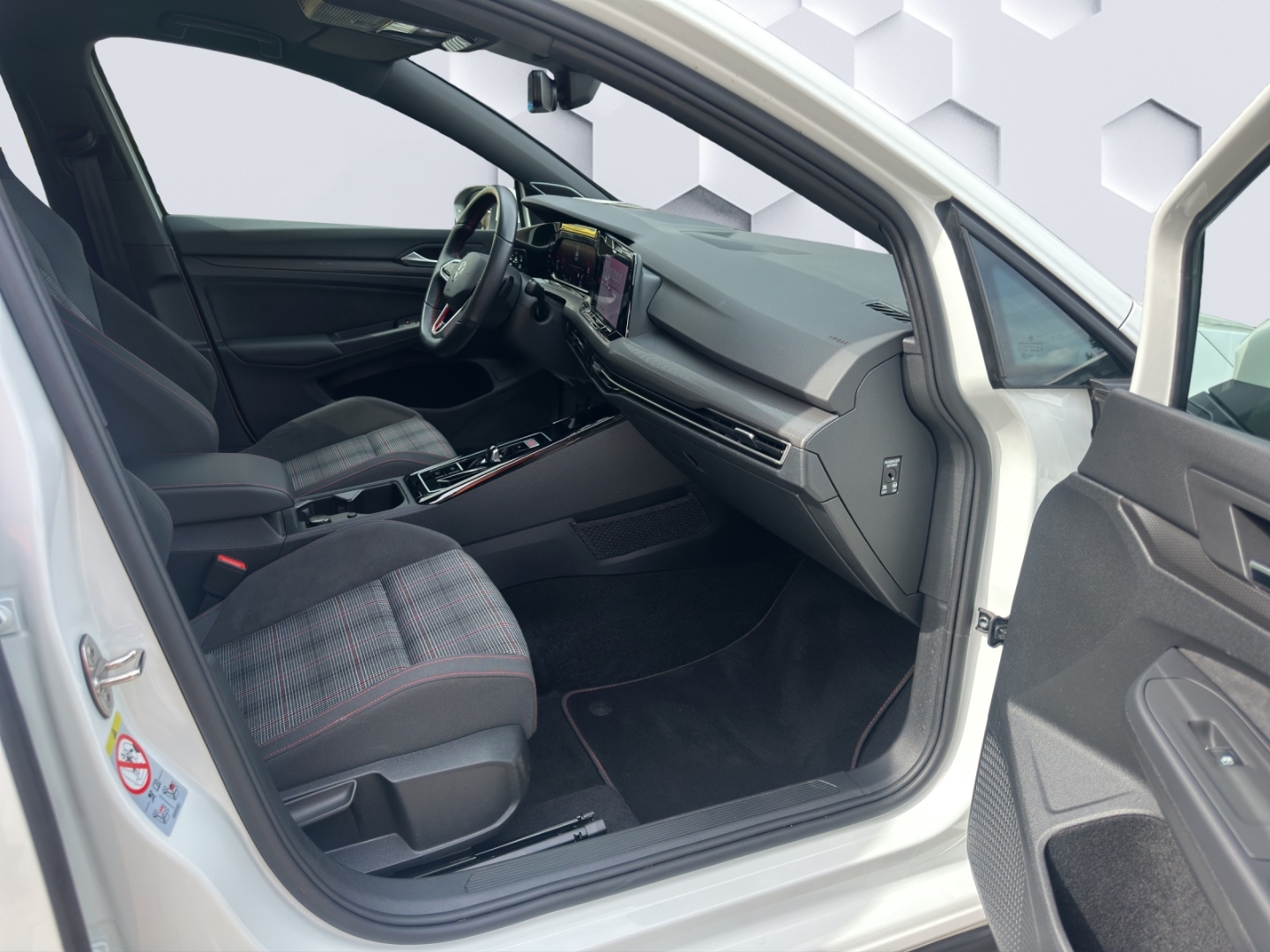 Golf GTI 2.0 TSI DSG 180kW LED AHZV Sitzheizung App-Connect