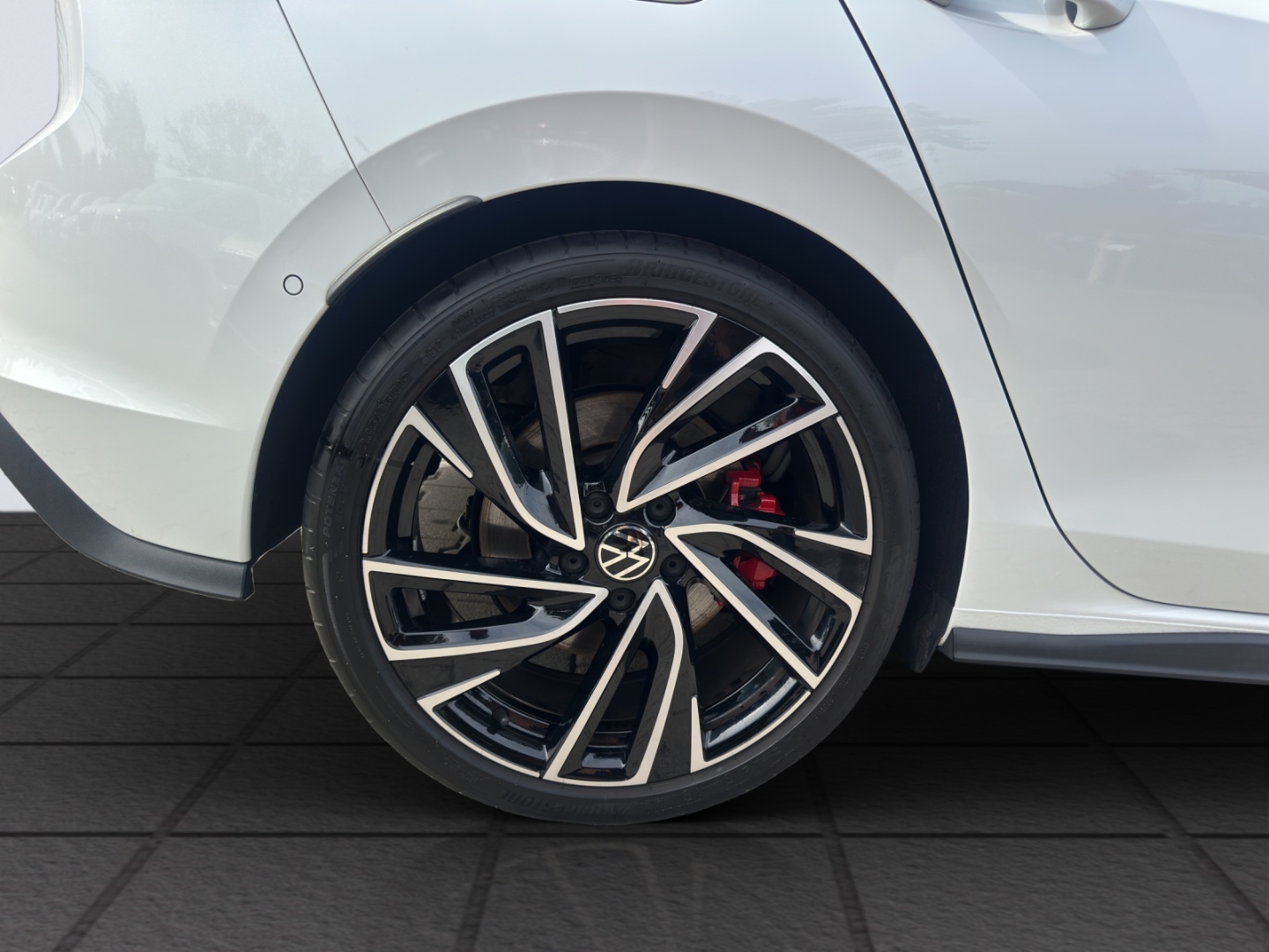 Golf GTI 2.0 TSI DSG 180kW LED AHZV Sitzheizung App-Connect