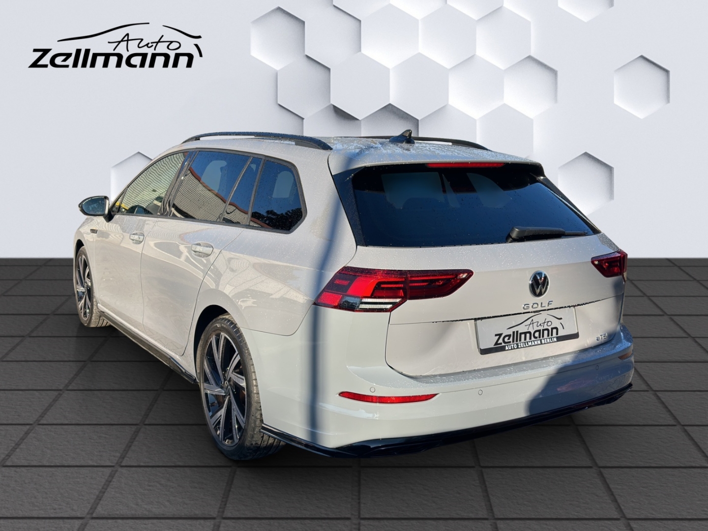 Golf Variant VIII 1.5 eTSI R-Line DSG 96kW LED AHZV Rückfahrkamera