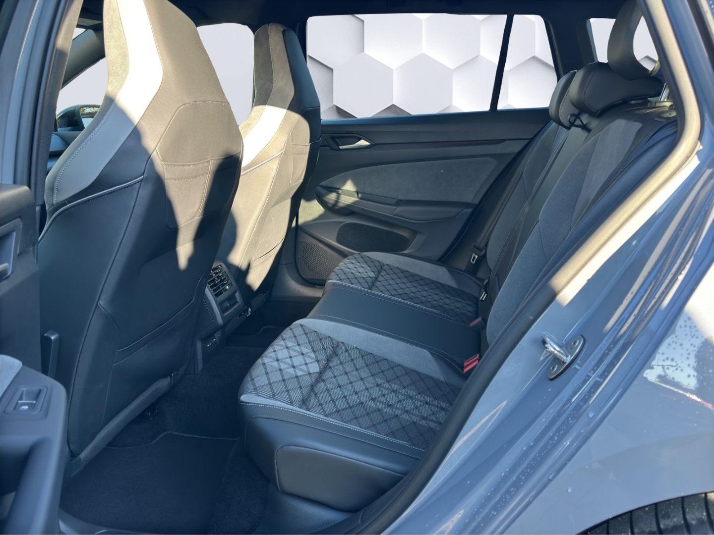 Golf Variant VIII 1.5 eTSI R-Line DSG 96kW LED AHZV Rückfahrkamera