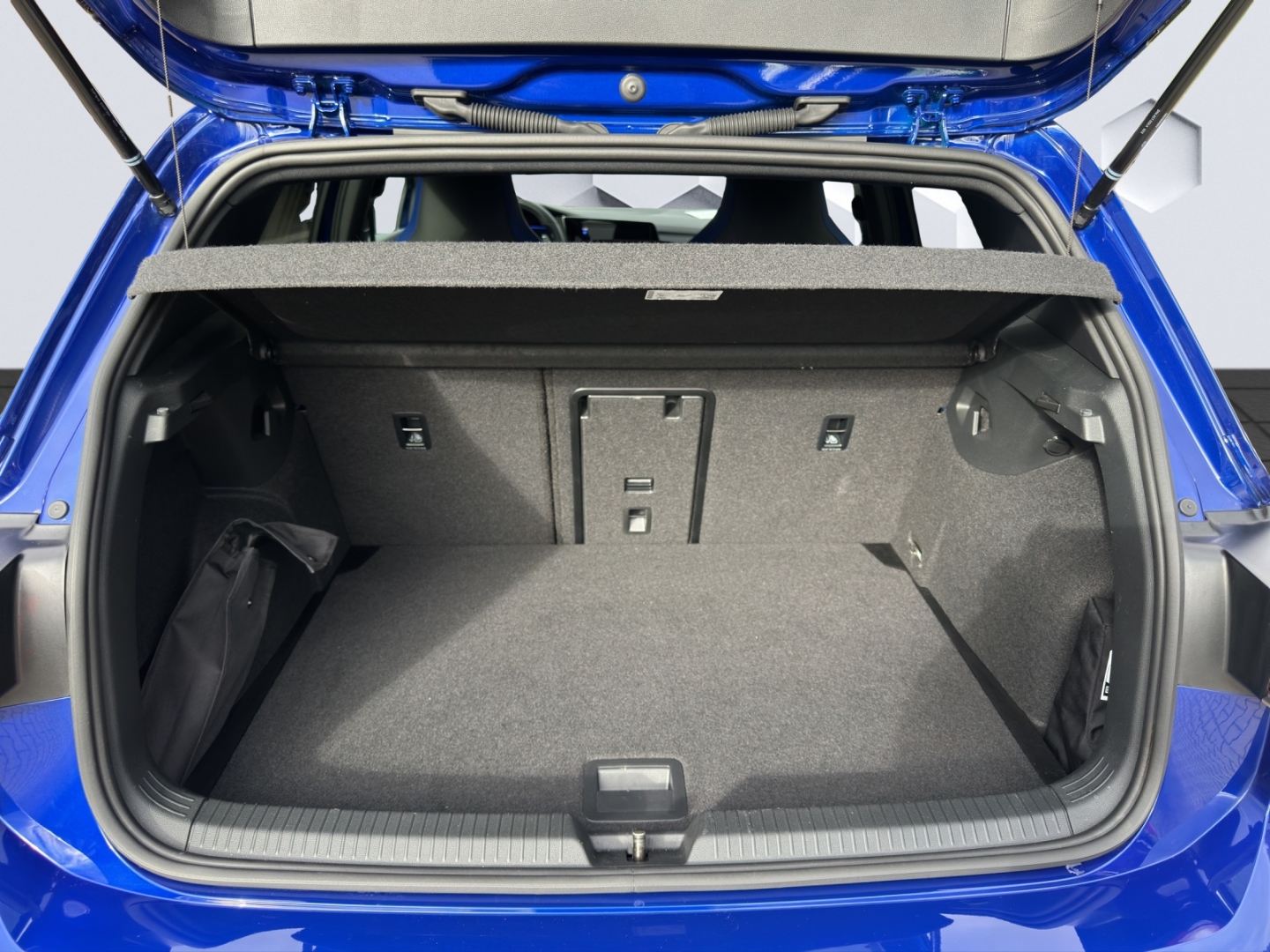 Golf R VIII 2.0 TSI 4Motion DSG 235kW LED PanoSchiebedach