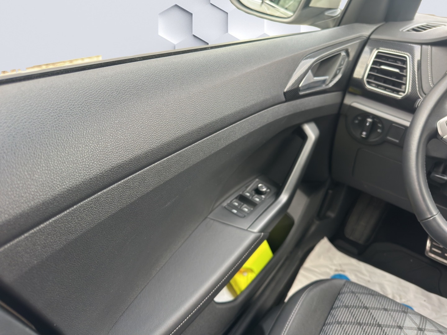 T-Cross R-Line 1.5 l TSI 110 kW DSG AHZV LED GJR PDC ACC Rückfahrkamera Sitzheizung