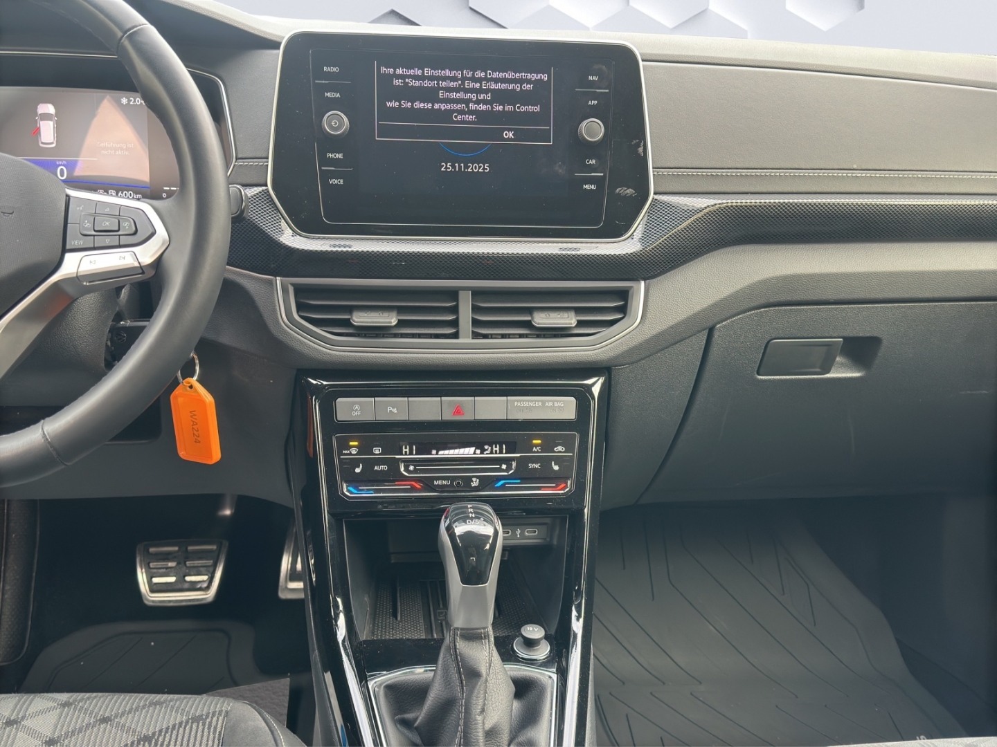 T-Cross R-Line 1.5 l TSI 110 kW DSG AHZV LED GJR PDC ACC Rückfahrkamera Sitzheizung