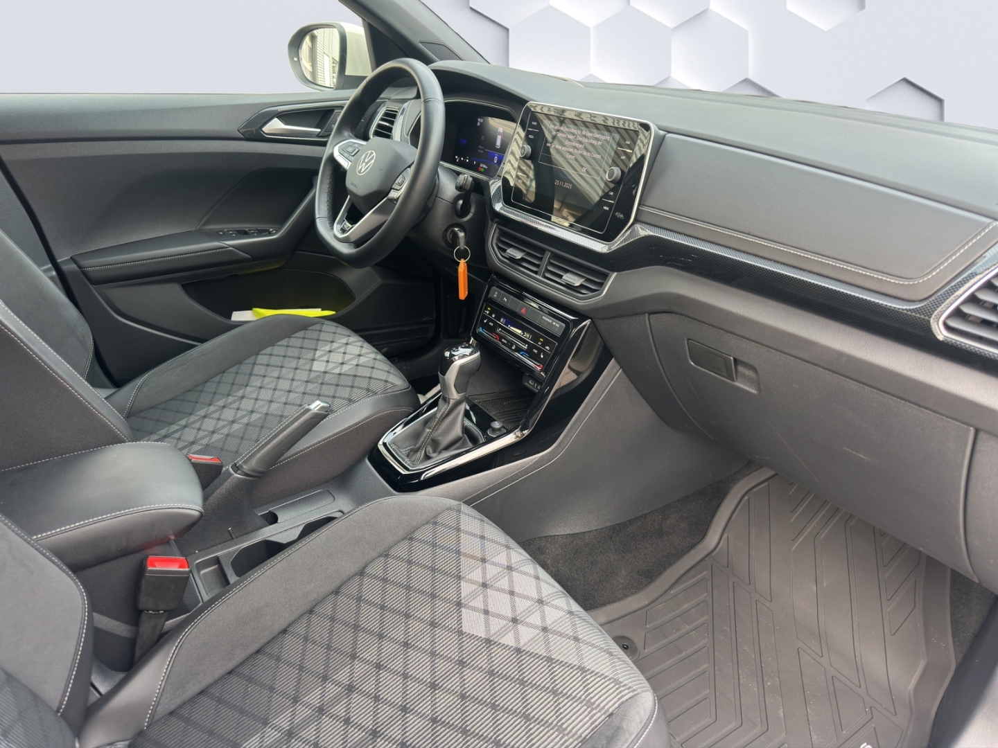 T-Cross R-Line 1.5 l TSI 110 kW DSG AHZV LED GJR PDC ACC Rückfahrkamera Sitzheizung