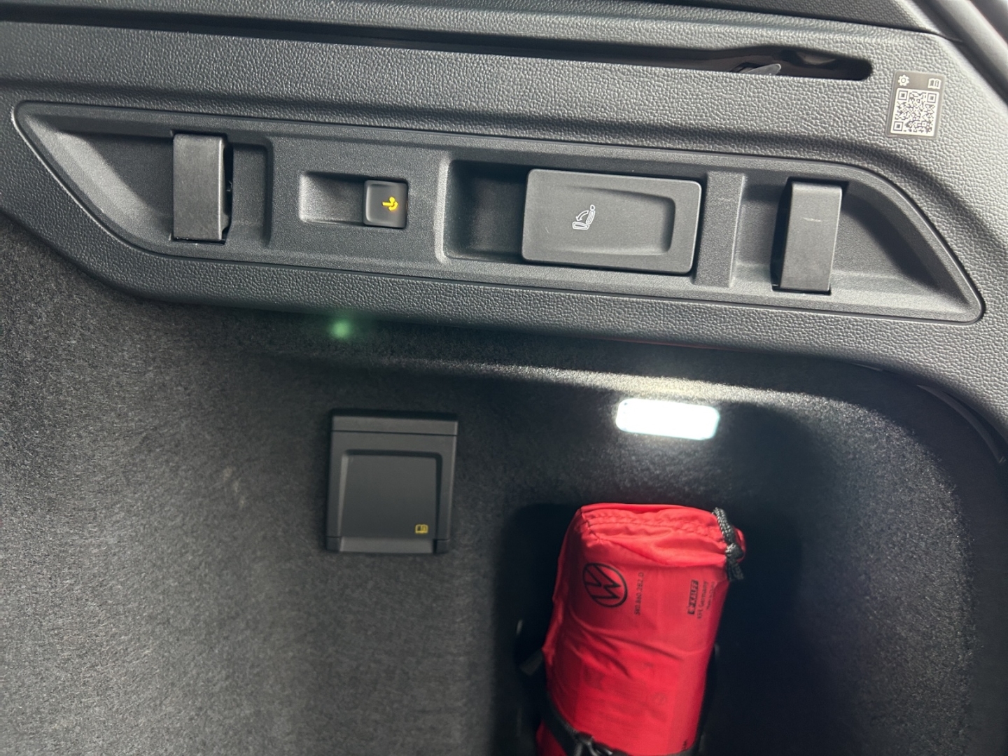 Passat Variant R-Line 1,5 l eHybrid OPF 130 kW (177 PS  AHZV MatixLED PanoDach HuD ACC 360°Kamera