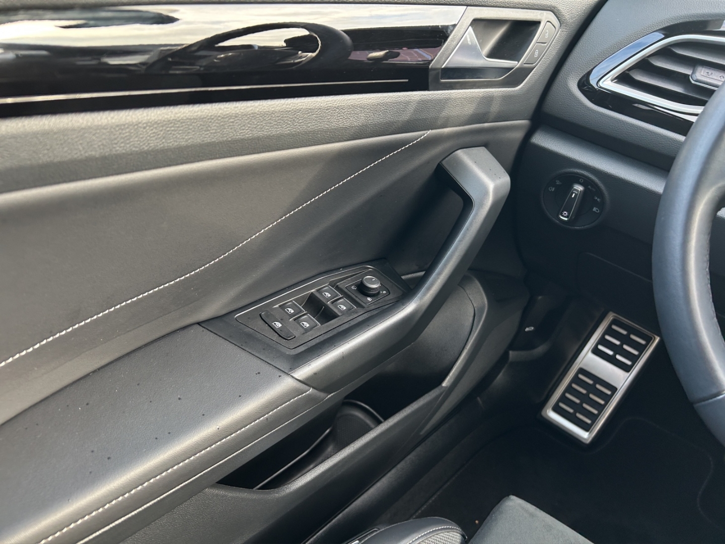 T-Roc R-Line 1.5 TSI OPF 110 kW DSG AHZV MatrixLED ACC Rückfahrkamera ParkLenkAssist