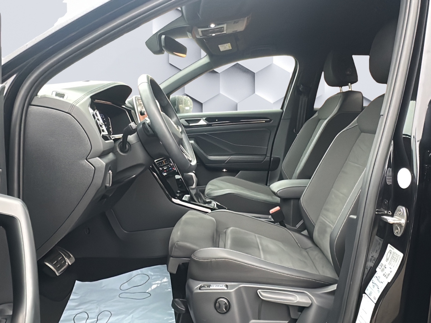 T-Roc R-Line 1.5 l TSI OPF 110 kW (150 PS) 7-Gang-Doppelkupplungsgetriebe AHZV,MatrixLED,ACC,Rückfahrkamera,ParkLenkAssist,Sitzheizung