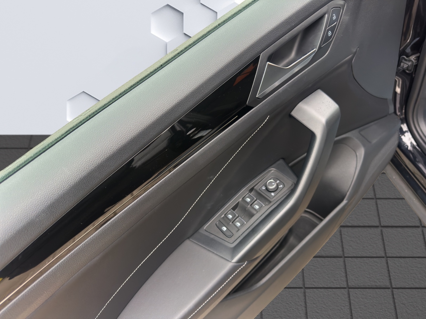 T-Roc R-Line 1.5 l TSI OPF 110 kW (150 PS) 7-Gang-Doppelkupplungsgetriebe AHZV,MatrixLED,ACC,Rückfahrkamera,ParkLenkAssist,Sitzheizung