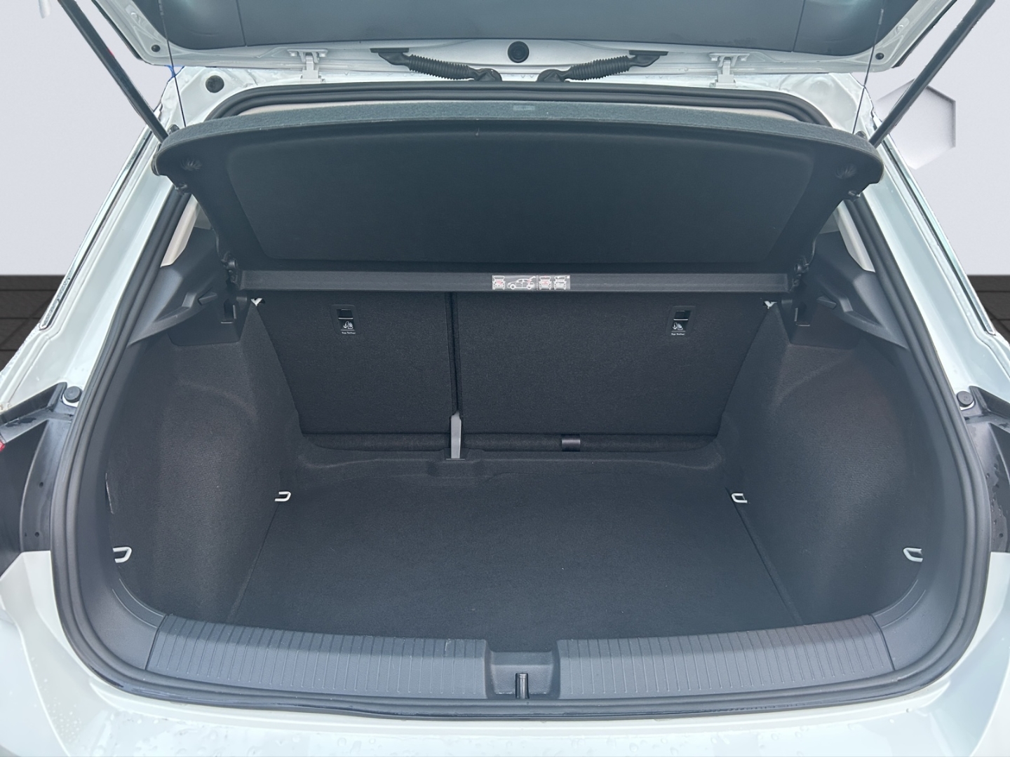 T-Roc Basis 1.0TSI 81kW LED GJR PDC Sitzheizung