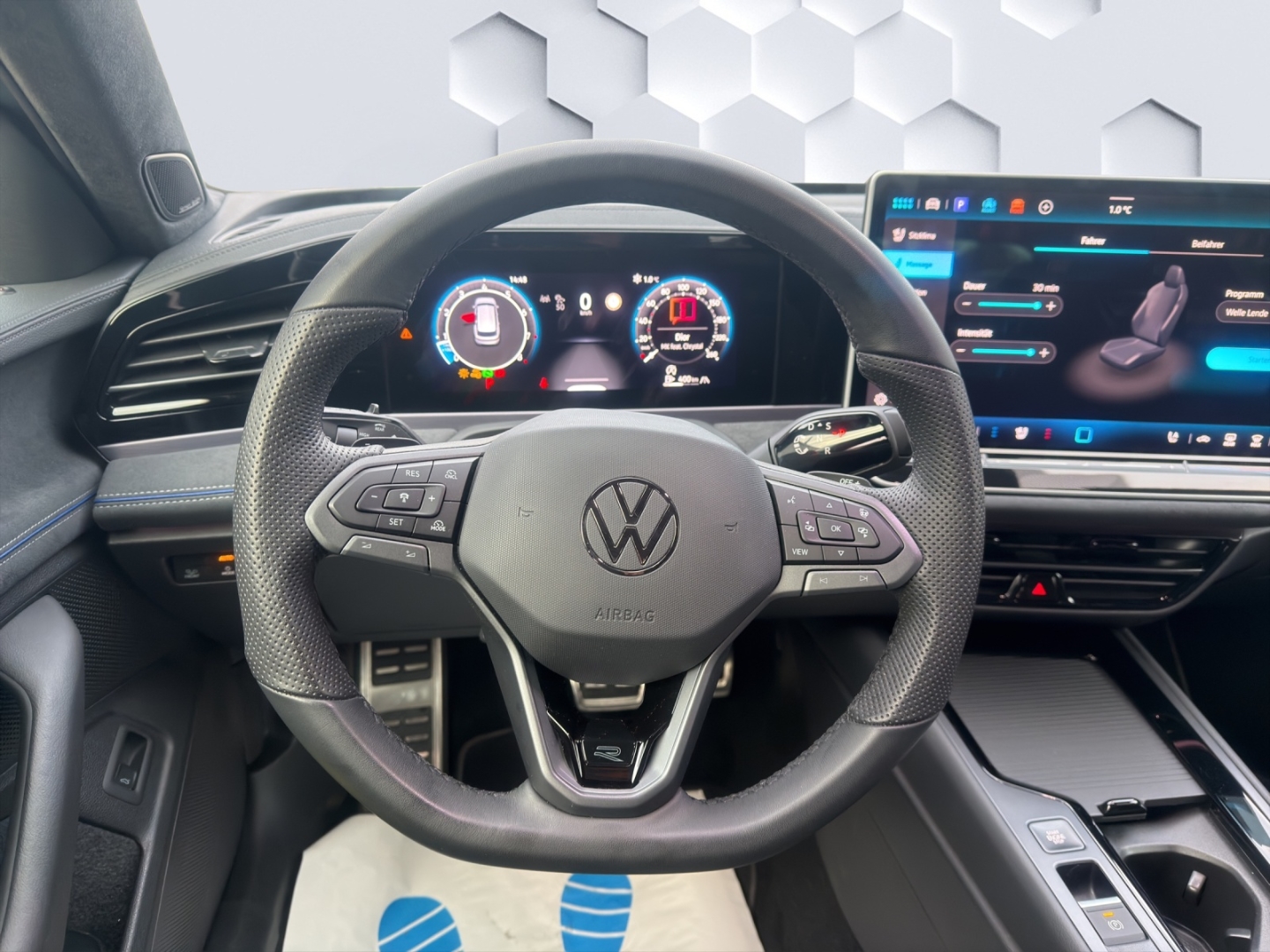 Passat Variant 2.0TSI 195kW 4M DSG R-Line AHZV MatrixLED HuD ACC 360°Kamera ParkAssist Standheizung