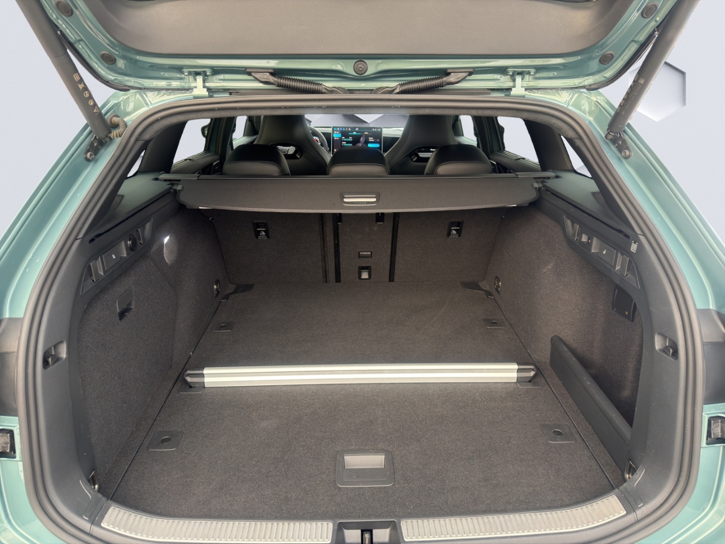 Passat Variant 2.0TSI 195kW 4M DSG R-Line AHZV MatrixLED HuD ACC 360°Kamera ParkAssist Standheizung